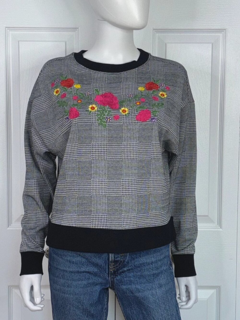 TWIK women's houndstooth crewneck sweater with embroidered flowers small